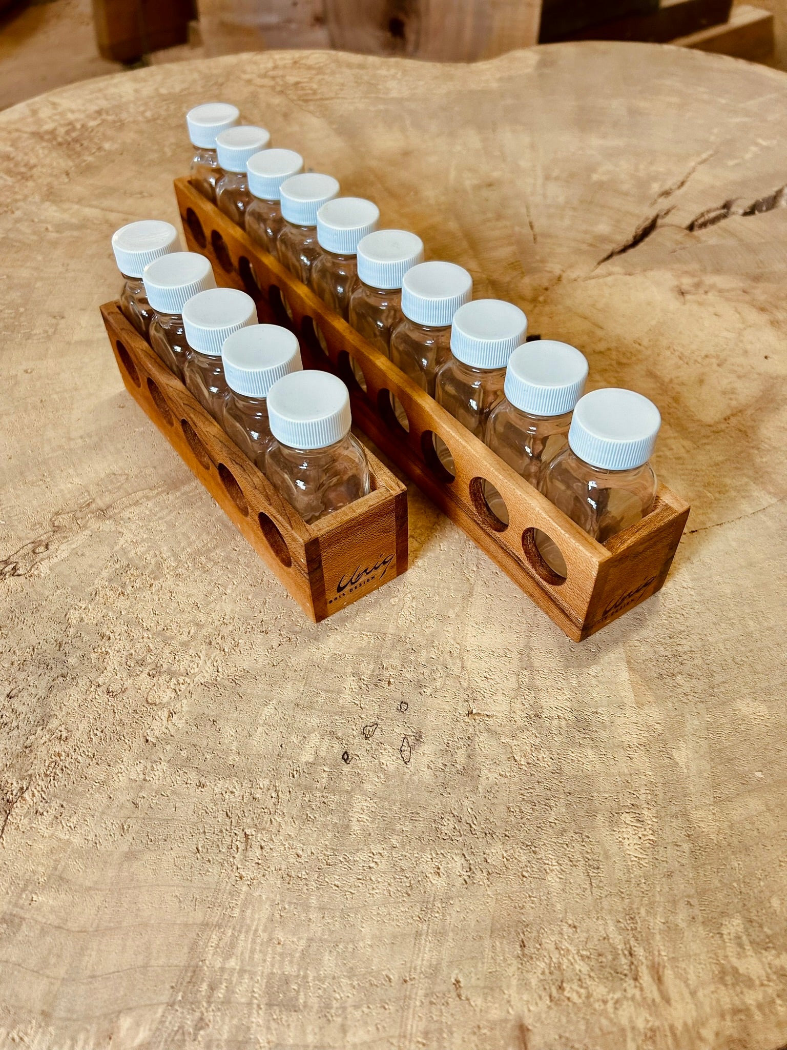 Support en bois pour échantillons de sirop